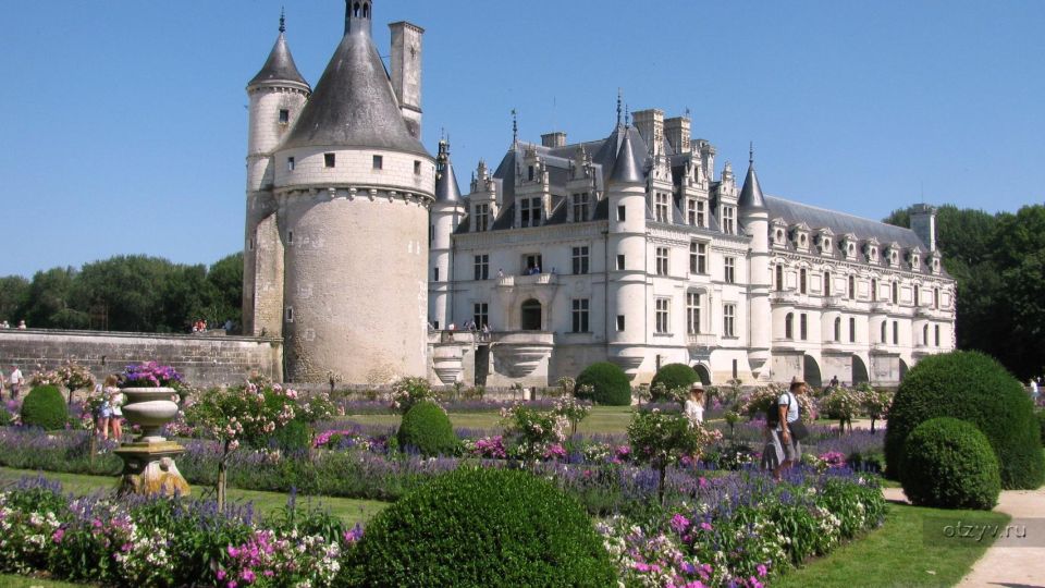 Loire Castles: Private Round Transfer From Paris - Key Attractions in Loire Valley