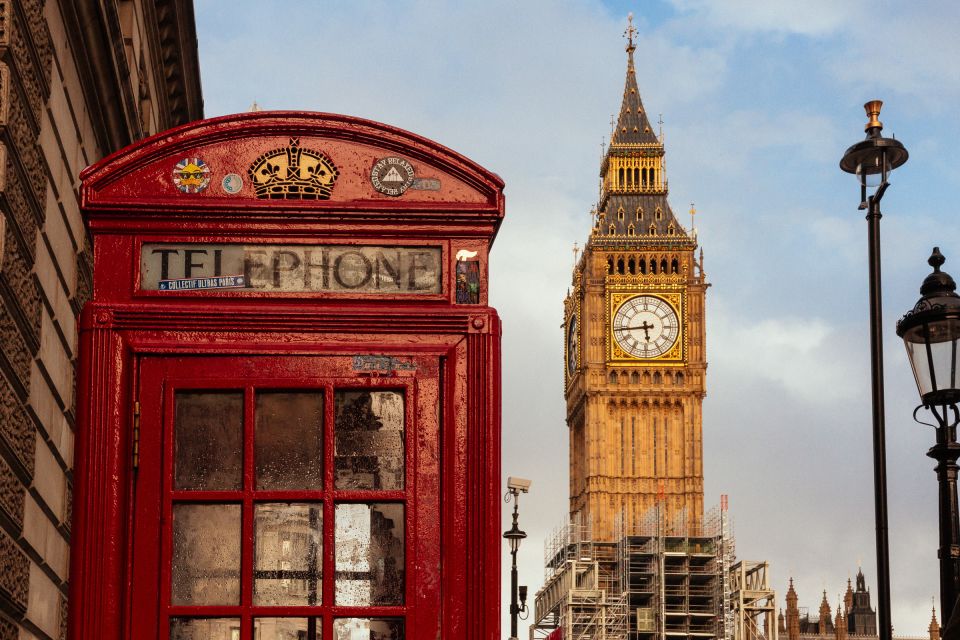 London: Private Tour With Locals – Highlights & Hidden Gems - Experience the Highlights