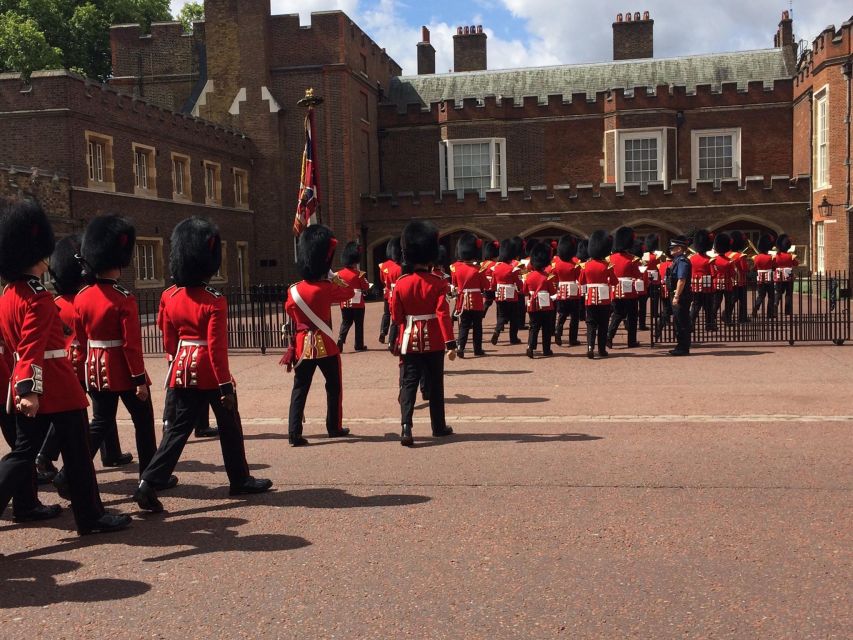 London: Royalty Walking Tour With Changing of the Guard - Itinerary Highlights