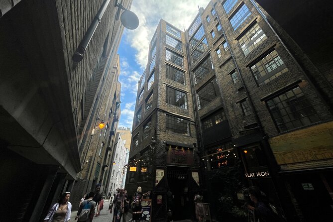 London Witches and History Walking Tour - Notable Sites on the Tour