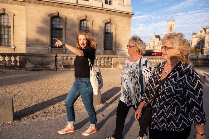 LOUVRE PRIVATE TOUR : Skip the Line & Local Expert Guide - Entry Fees Included - Highlights of the Experience