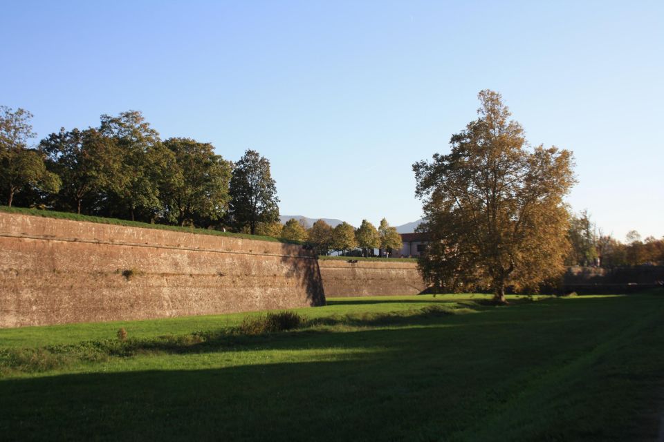 Lucca: Join a Walking Tour Small Group! Duomo Included - Itinerary and Main Stops