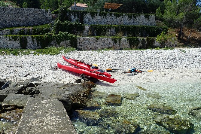 Lumbarda-Sunset Kayaking Experience With Picnic: Wine and Sweets - Itinerary Highlights