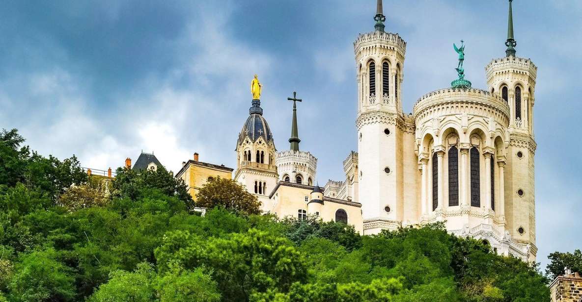 Lyon: Old District Private Guided Walking Tour - Itinerary Highlights