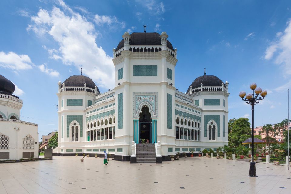 Medan City Sightseeing - Istana Maimun