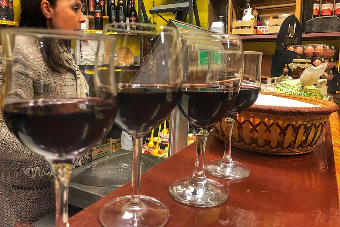 Naples by Night: Guided Food Tour With Wine Tasting - Delicious Food and Drinks