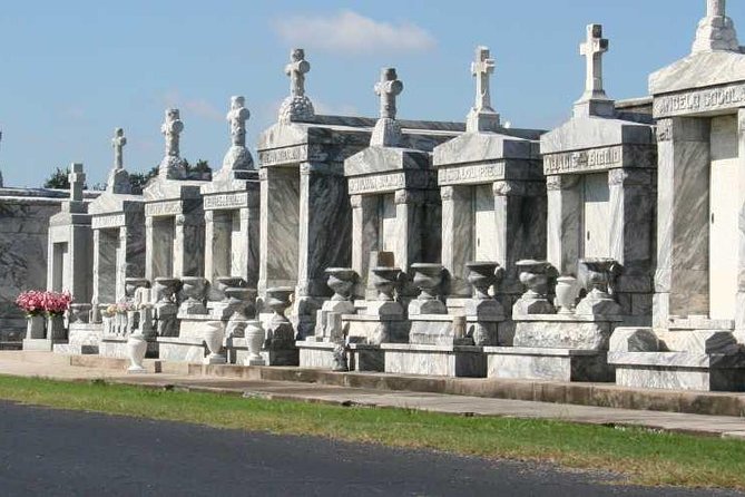 New Orleans City/Cemetery and Swamp Full-Day Tour - City Tour Highlights