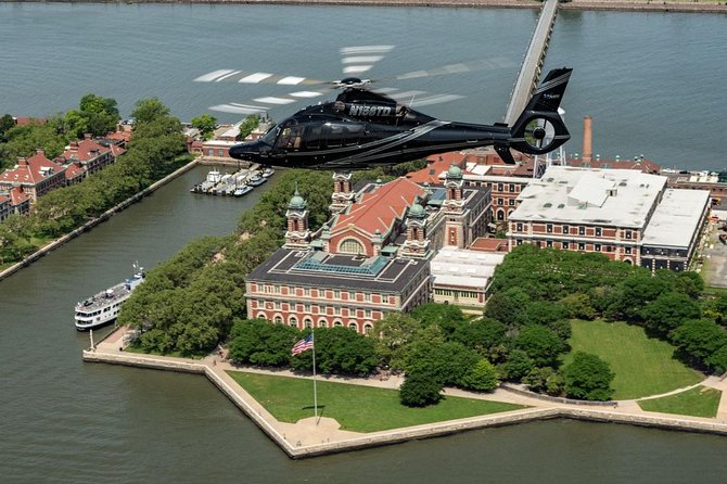 New York Helicopter Tour: Manhattan, Brooklyn and Staten Island - Major Landmarks to See