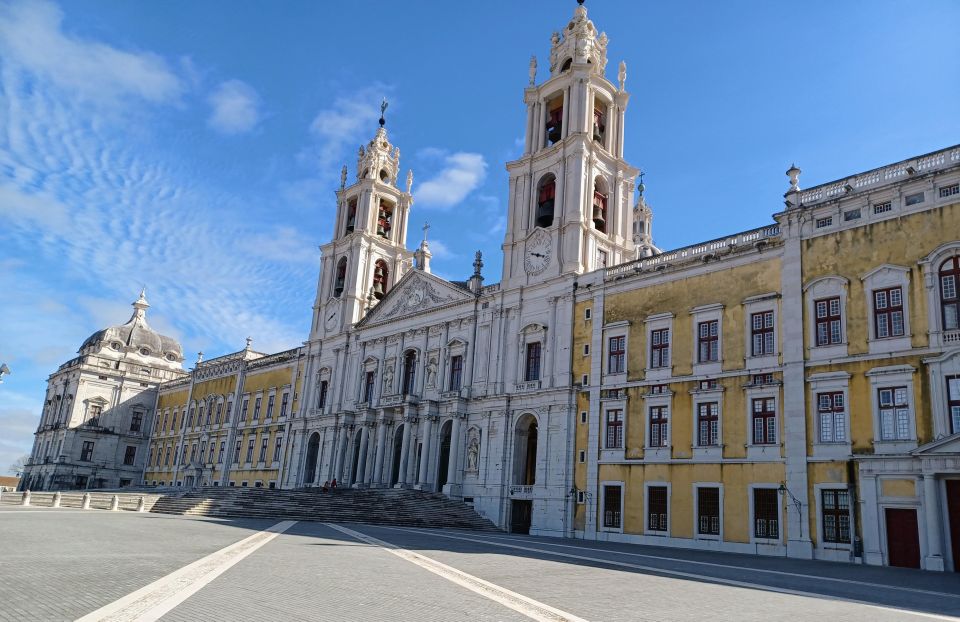 Óbidos, Nazaré & Mafra National Palace Private Tour From Lisbon - Itinerary Details