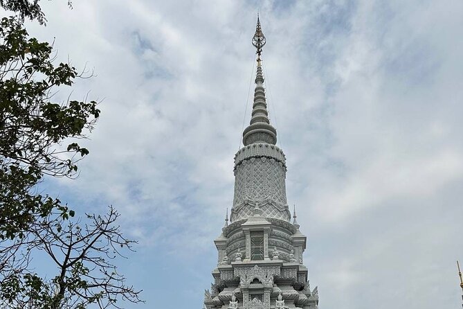 Oudong Mountain by Tuk Tuk/Car - Itinerary Details