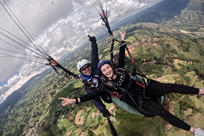 Paragliding in Medellín BlueSky. - Meeting and Pickup Details