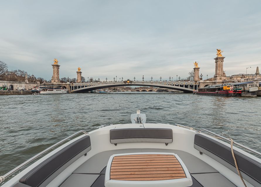 Paris: Private Seine River Cruise With Guide - Itinerary Highlights