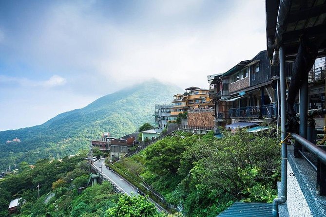 Pingxi and Jiufen Day Trip From Taipei With Sky Lantern Experience - Jinguashi Exploration