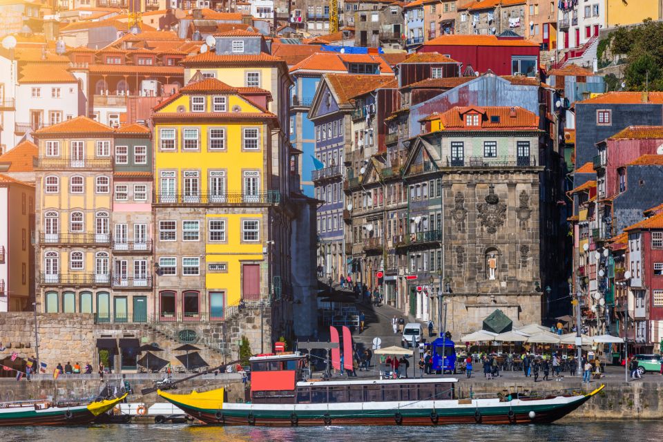 Porto: Highlights Self-Guided Scavenger Hunt and City Tour - Tour Experience