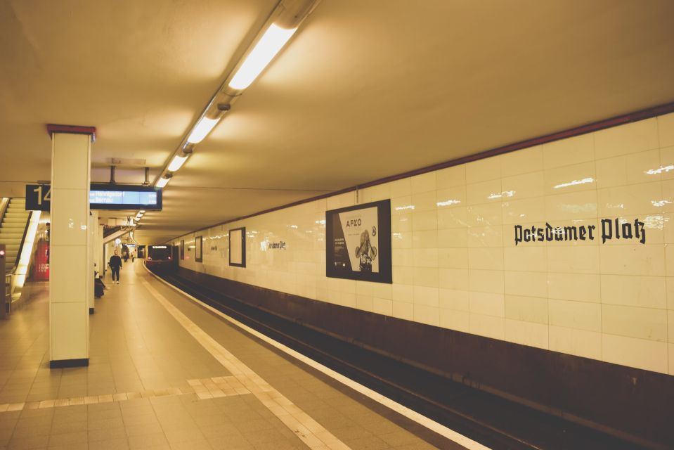 Potsdam: Express Walk With a Local in 60 Minutes - Booking and Cancellation Policy