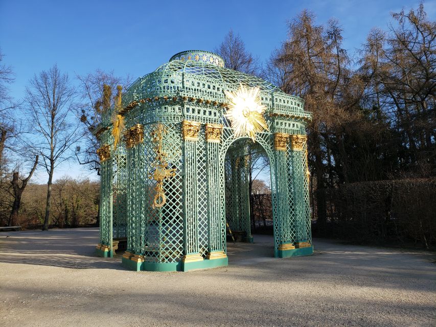 Potsdam: Private Bus Tour With Park Walk to Sanssouci Palace - Itinerary Highlights