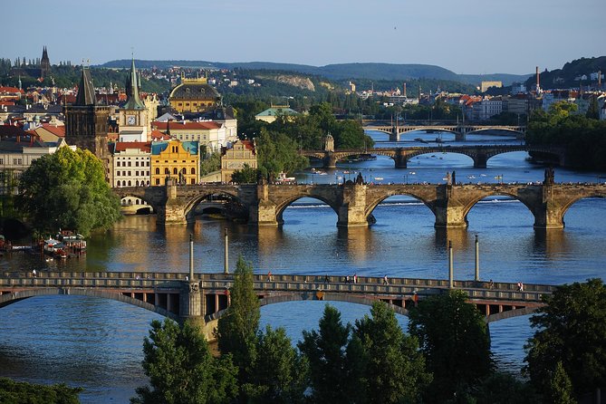 Prague: Bus Tour, Walking Tour, River Cruise and Lunch - Key Attractions Explored