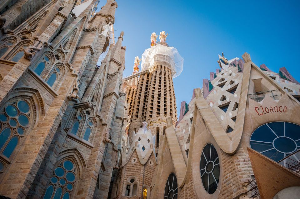 Private Barcelona & Montserrat Tour With Pick-Up - Itinerary Highlights