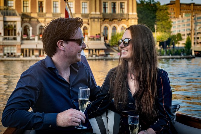 Private Boat Tour Amsterdam - 90 Min Incl. Welcome Drink on Historic Saloon Boat - Inclusions and Amenities