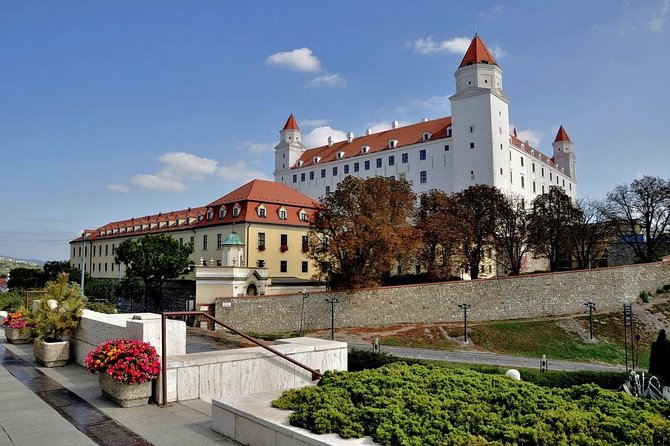 Private Bratislava Day Trip From Budapest With Lunch - Exploring Bratislava Old Town