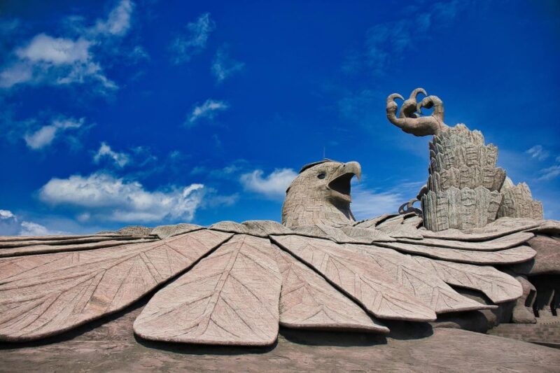 Private Day Tour to Jatayu Nature Park and Varkala Beach - Itinerary Highlights