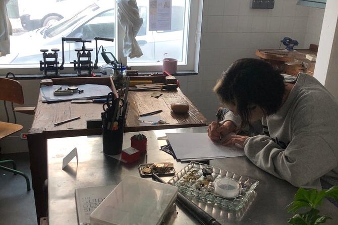 Private Initiation Workshops to Jewelry in A Coruña - Inclusions and Accessibility