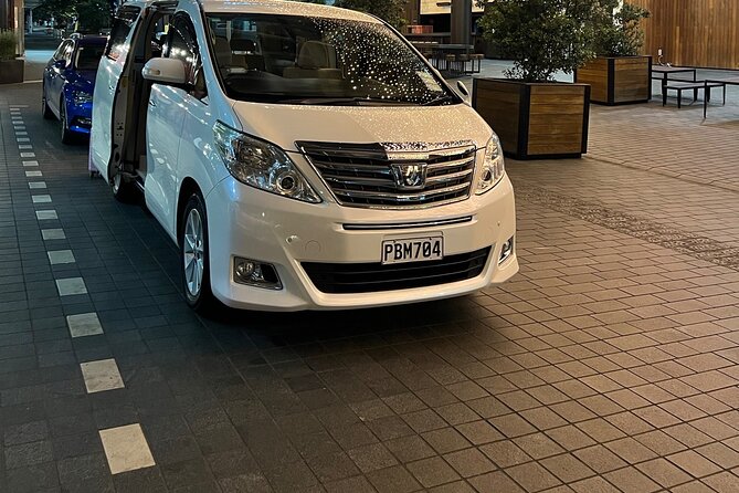 Private Mini Van Transfer From Auckland Airport to Auckland City - Transportation Features