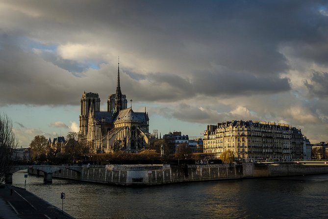 Private Paris Photography Tour With a Professional Photographer - Inclusions