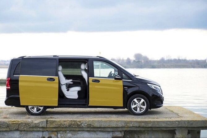 Private Transfer From Barcelona Airport to City - Vehicle Features and Amenities