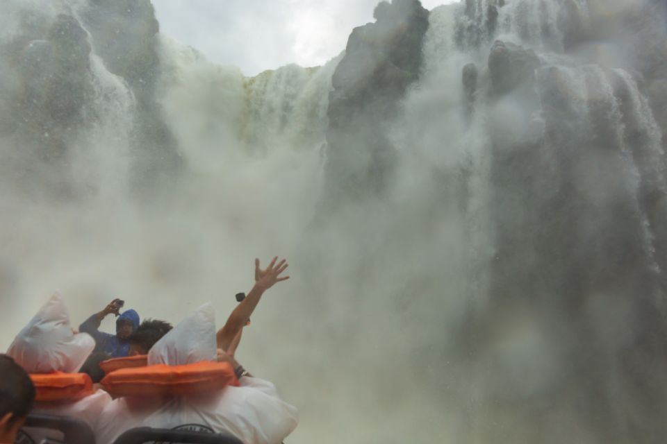 Puerto Iguazu: Iguazu Falls Boat Tour and Gran Aventura - Experience Highlights