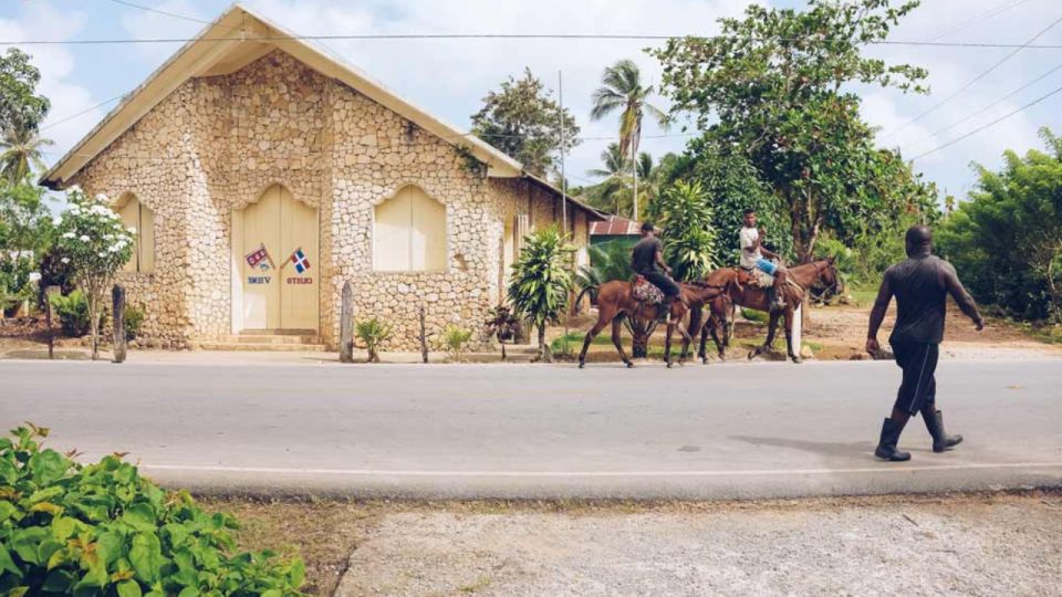 Punta Cana: Samana Full Day Trip Whale Cascada El Limon - Discovering Samana Bay and Las Canitas