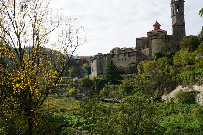 Pyrenees Medieval Village Hike From Barcelona - Whats Included