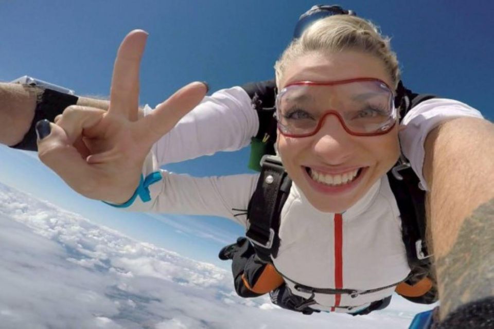 Radfeld: Thrilling Tandem Skydiving Adventure - Key Experience Highlights