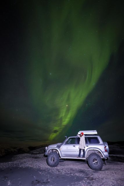 Reykjavik: Northern Lights Hunting and Professional Photos - Aurora Borealis Experience