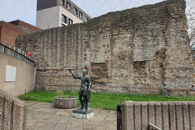 Roman Ruins to Blitz Bombings: A Walking Tour of Londons Fiery History - Iconic Landmarks and Haunting Tales