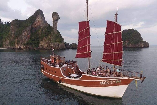 Romantic Sunset and Seafood Dinner Cruise With Plankton Swimming - Activities Onboard