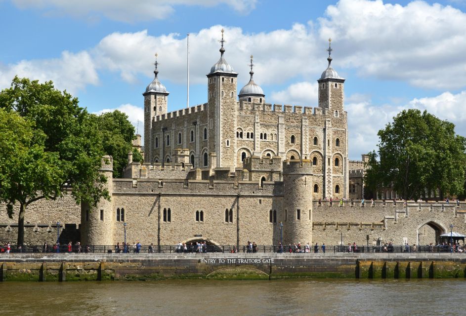 Royal Windsor, Magna Carta, Runnymede - A Luxurious Tour - Itinerary Highlights