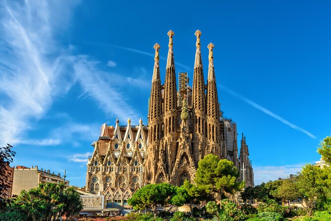 Sagrada Familia Guided Tour With Optional Tower Upgrade - Skip-the-Line Guided Tour