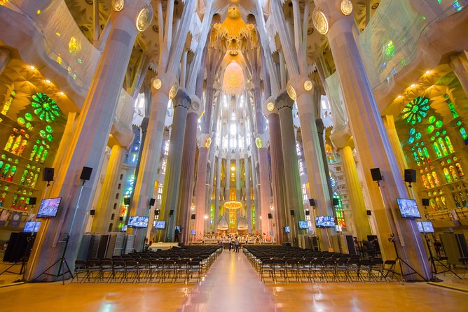 Sagrada Familia Guided Tour With Towers Access - Meeting and End Points