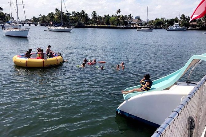 Sail Splash and Sailing Excursion in Ft. Lauderdale - Onboard Amenities and Activities