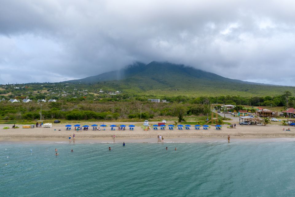 Saint Kitts: Nevis Getaway to Pinney's Beach by Boat - Beach Experience