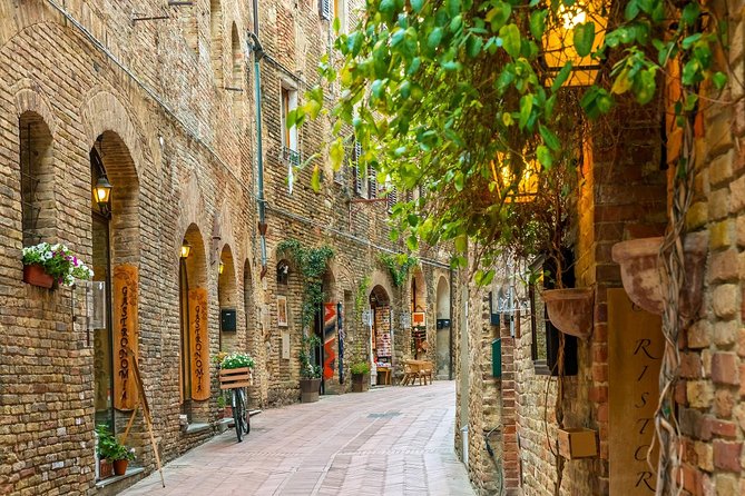San Gimignano, Chianti, and Montalcino Day Trip From Siena - Monteriggionis Fortress and Scenic Views