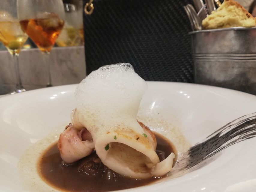 San Sebastián: City Tour With Pintxos and Wine - Itinerary Highlights