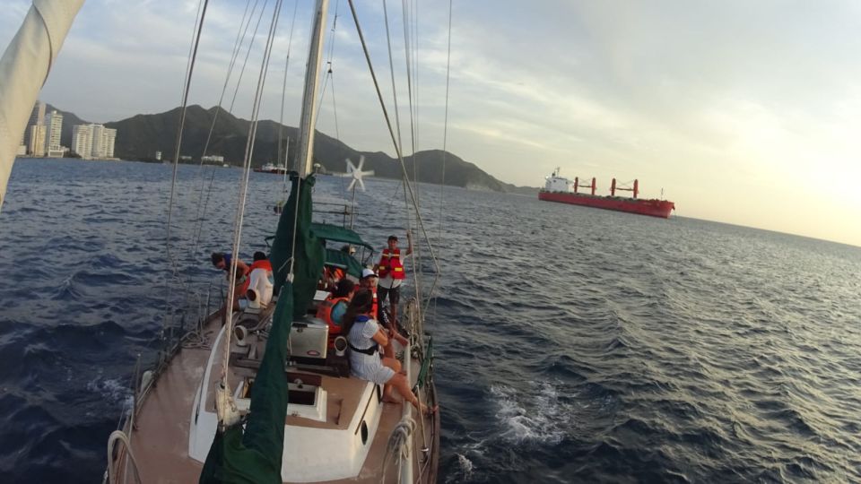 Santa Marta Bay: Sunnset on a Sail Boat - Departure Details