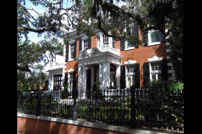 Savannah Stroll: Guided Sightseeing & History Walking Tour of Savannah - Unique Tour Experience