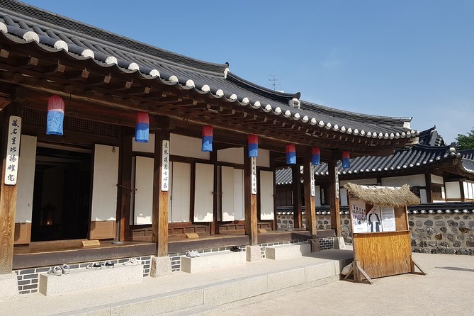 Seoul Morning Tour: Seoul Tower, Namsan Hanok Village, The War Memorial of Korea - Highlights of Seoul Tower