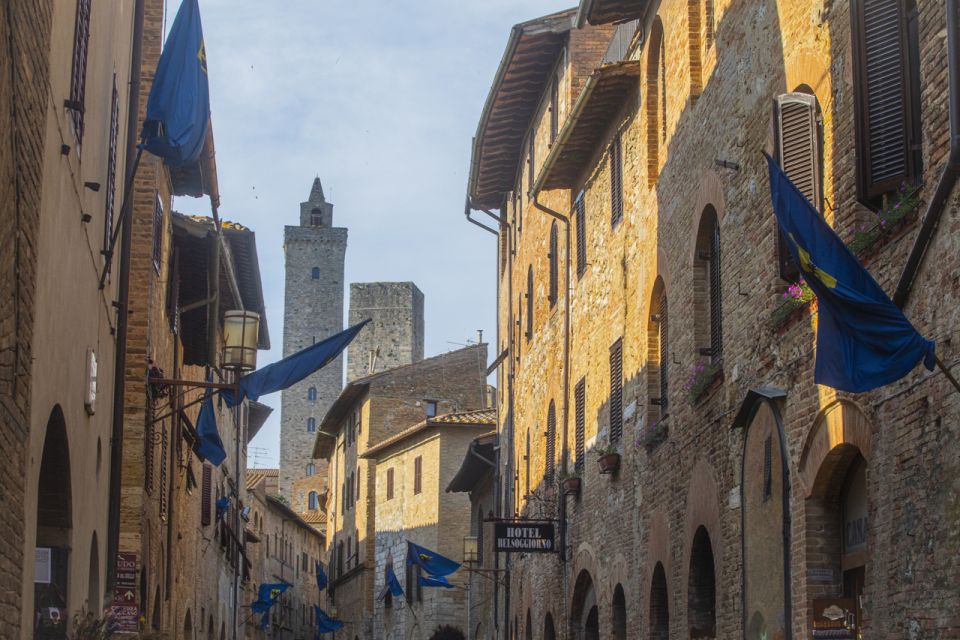 Siena & San Gimignano by Night: Tour With Dinner - Itinerary