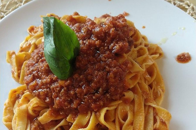 Siena: Small Group Cooking Class in Chianti Farmhouse - Class Size and Inclusions