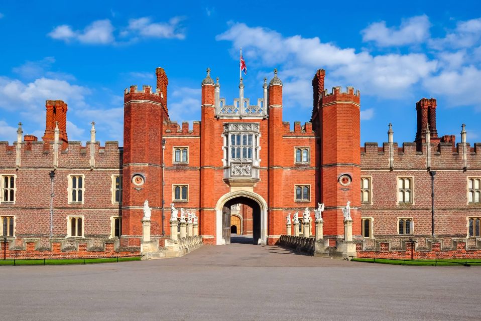 Skip-The-Line Hamptoncourtpalace Guided Day Trip From London - Inclusions and Experience