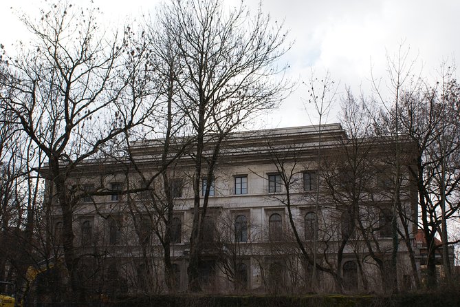 Small-Group 2-Hour Munich and The Third Reich Walking Tour - Meeting and End Points